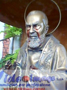 padre-pio-piange